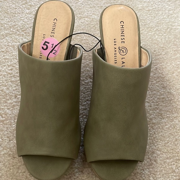 Chinese Laundry Platform Clogs - Picture 2 of 6